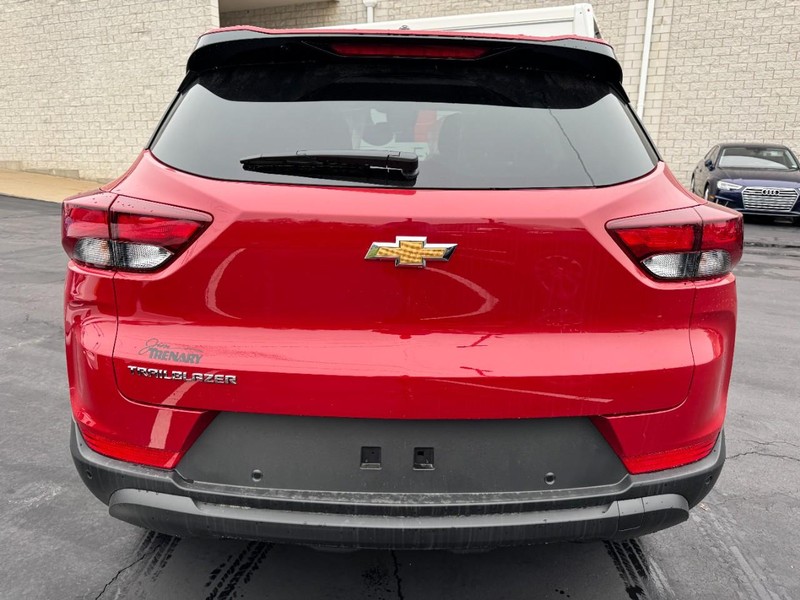 Chevrolet TrailBlazer Vehicle Image 04