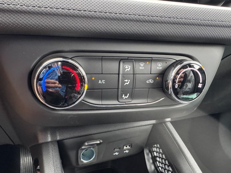 Chevrolet TrailBlazer Vehicle Image 12