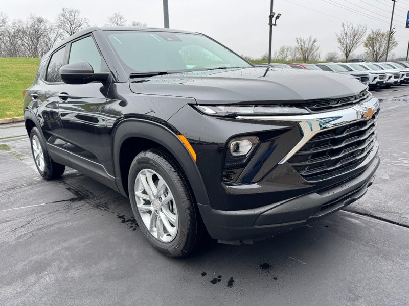 Chevrolet TrailBlazer Vehicle Image 02