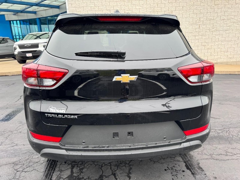 Chevrolet TrailBlazer Vehicle Image 04