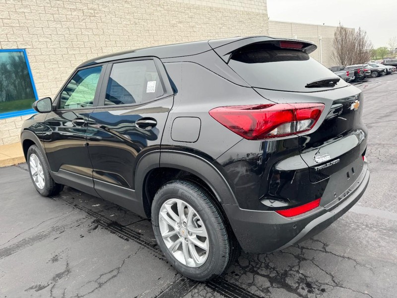 Chevrolet TrailBlazer Vehicle Image 05