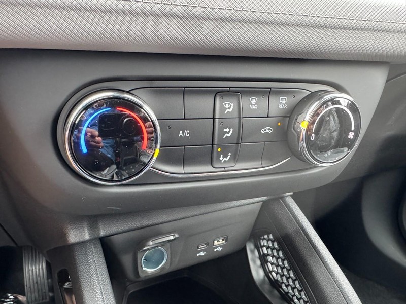 Chevrolet TrailBlazer Vehicle Image 11