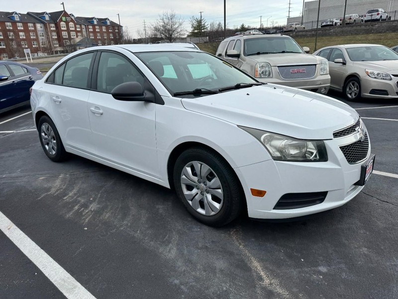 Chevrolet Cruze Vehicle Full-screen Gallery Image 05