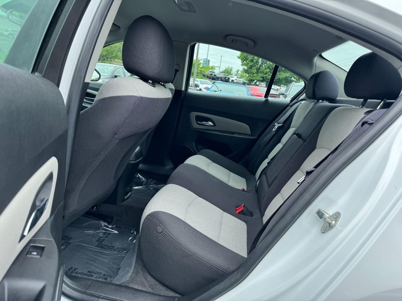 Chevrolet Cruze Vehicle Image 10