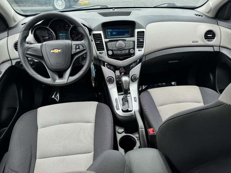 Chevrolet Cruze Vehicle Image 11