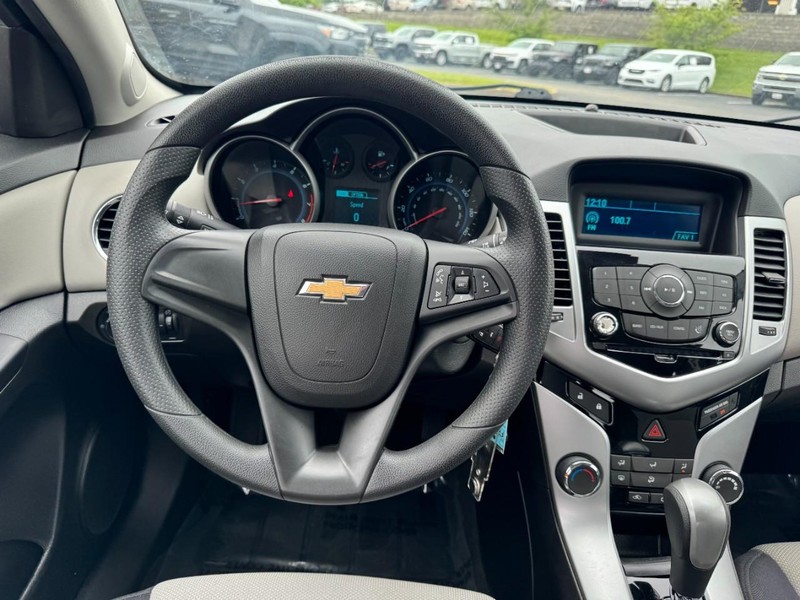 Chevrolet Cruze Vehicle Image 12