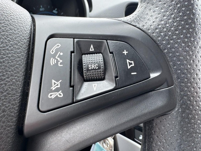 Chevrolet Cruze Vehicle Image 16