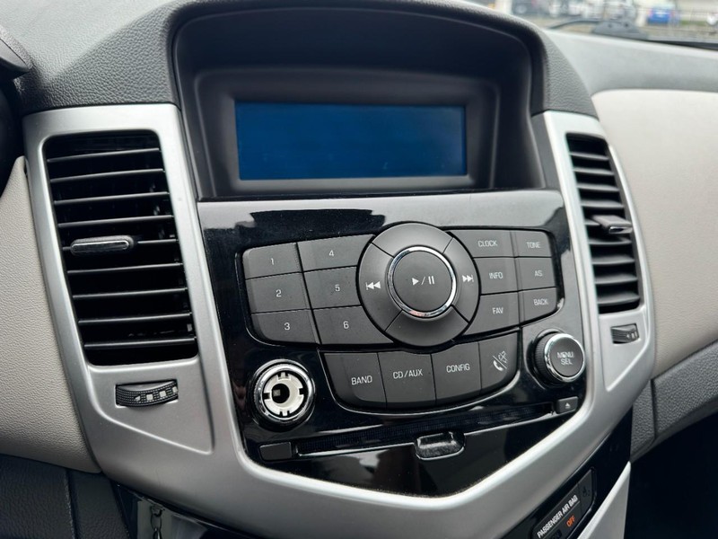 Chevrolet Cruze Vehicle Image 18