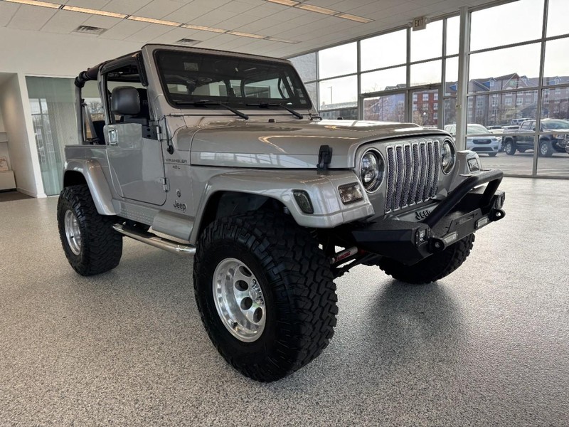Jeep Wrangler Vehicle Image 02