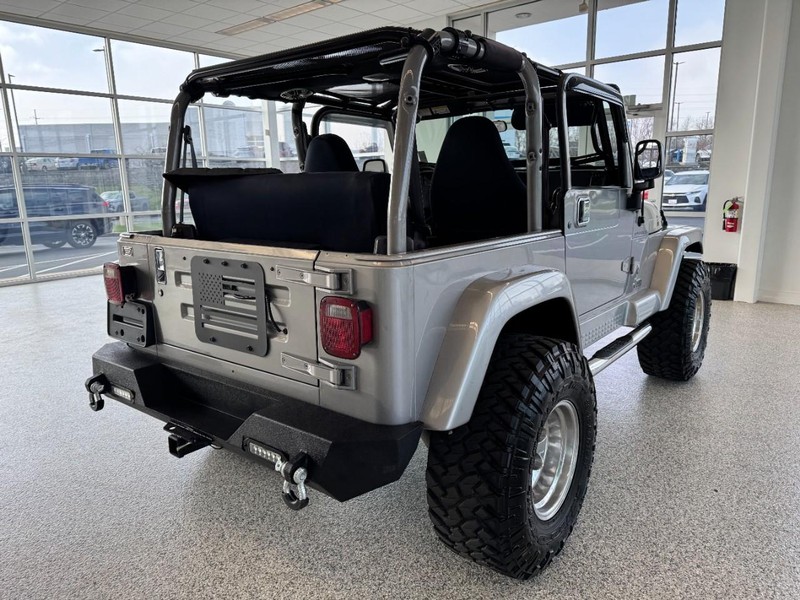 Jeep Wrangler Vehicle Image 03