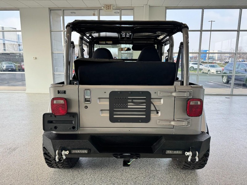 Jeep Wrangler Vehicle Image 04