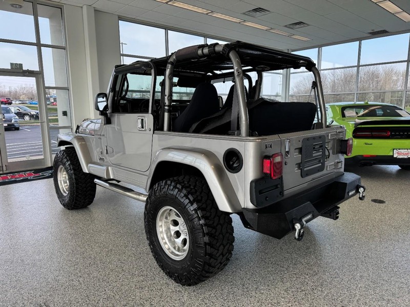 Jeep Wrangler Vehicle Image 05