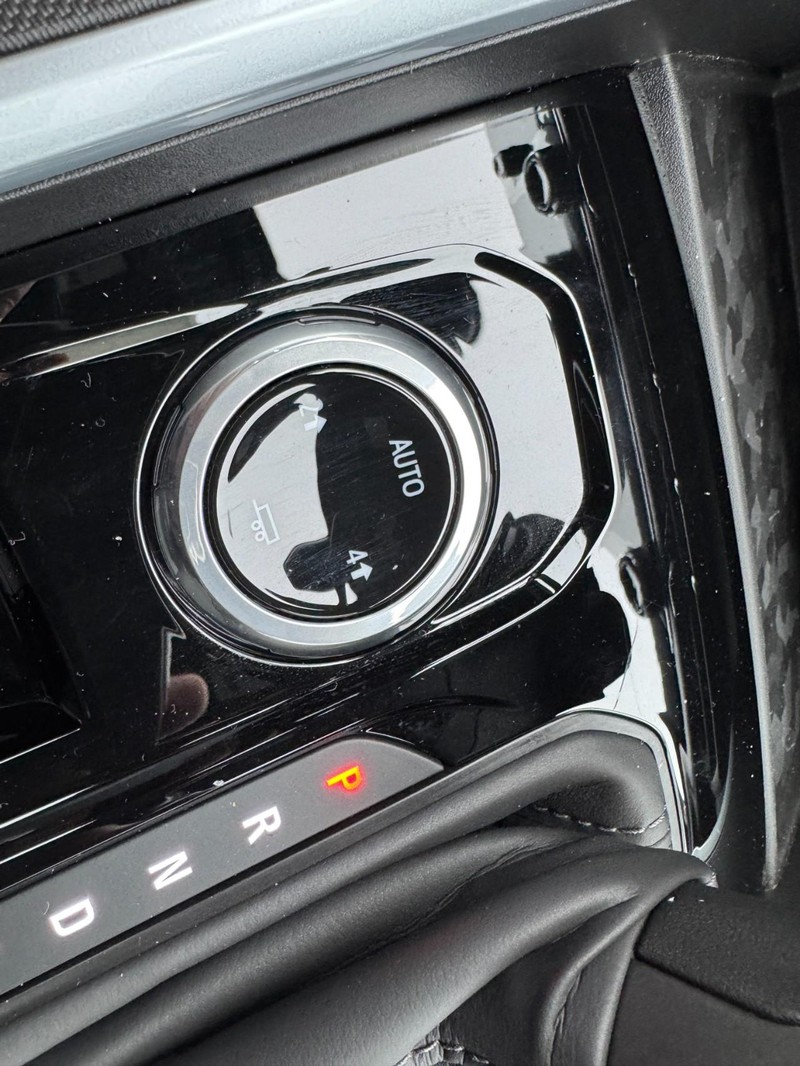 Chevrolet Colorado Vehicle Image 12