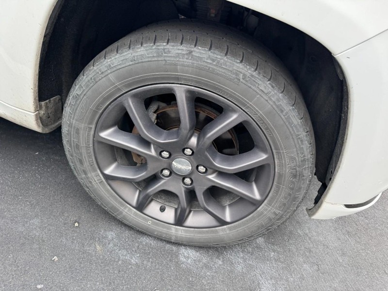 Jeep Grand Cherokee Vehicle Image 05