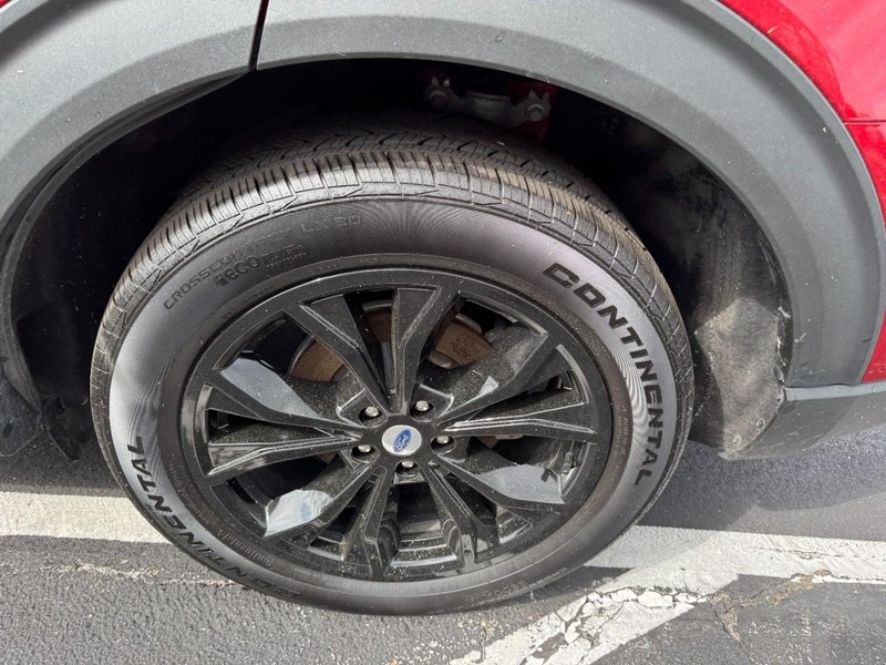 Ford Explorer Vehicle Image 09