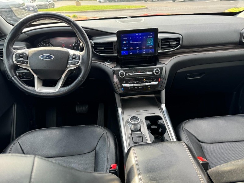 Ford Explorer Vehicle Image 12