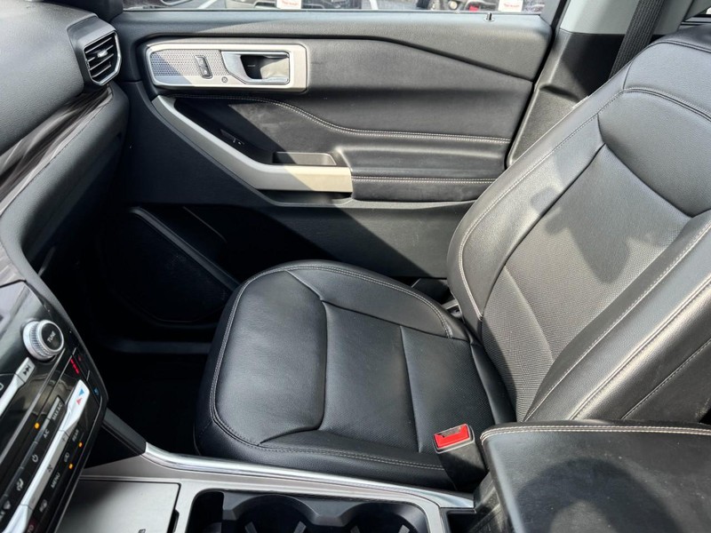 Ford Explorer Vehicle Image 14