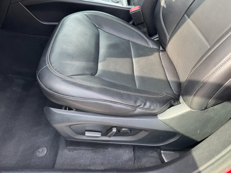 Ford Explorer Vehicle Image 15