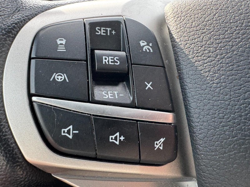 Ford Explorer Vehicle Image 17