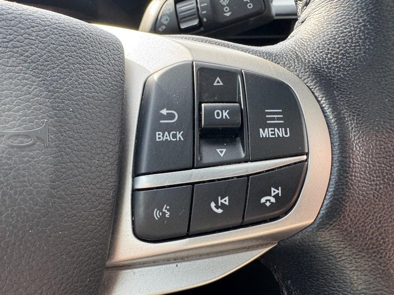 Ford Explorer Vehicle Image 18