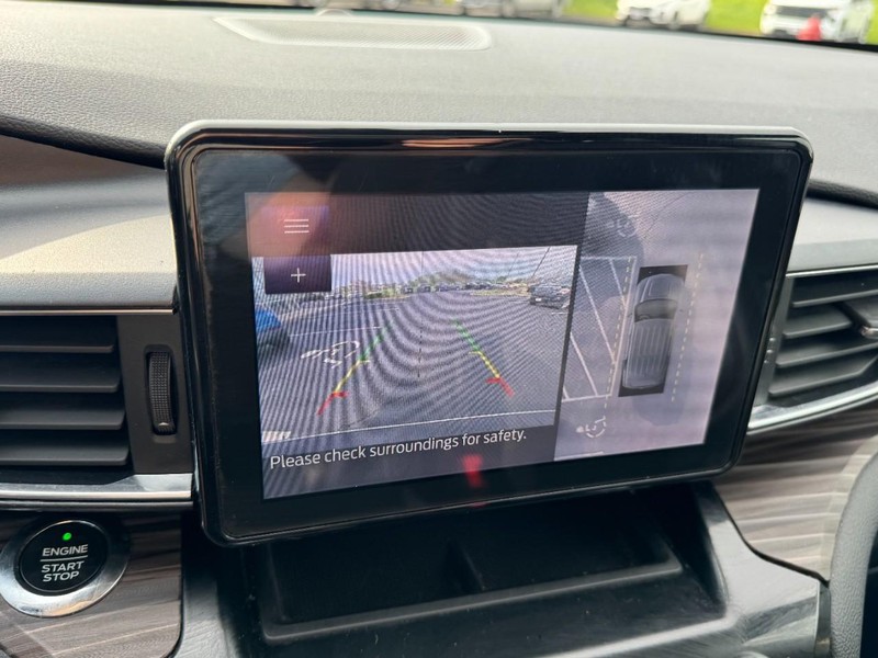 Ford Explorer Vehicle Image 22