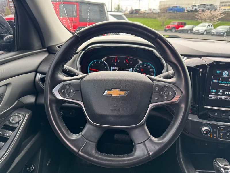 Chevrolet Traverse Vehicle Image 12