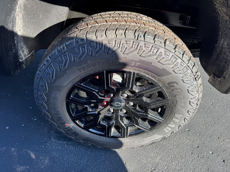 Chevrolet Colorado Vehicle Image 05