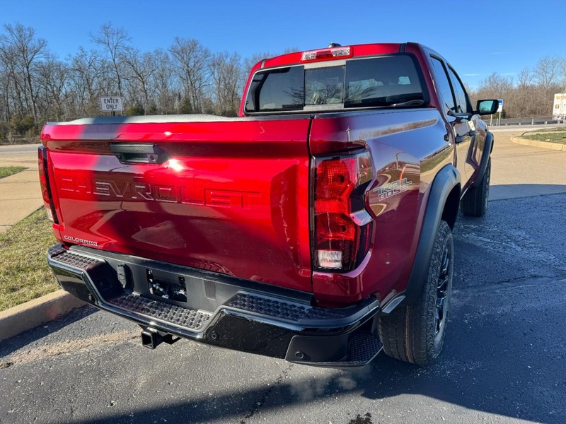 Chevrolet Colorado Vehicle Image 03