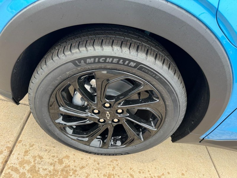 Chevrolet Bolt Vehicle Image 04