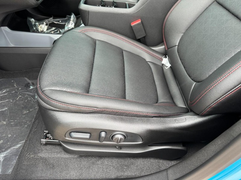 Chevrolet Bolt Vehicle Image 06