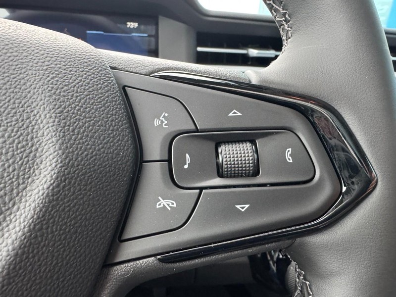 Chevrolet Bolt Vehicle Image 09