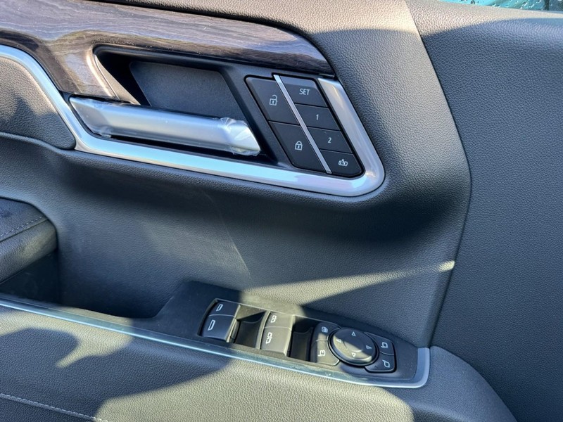 Chevrolet Silverado 1500 Vehicle Image 12