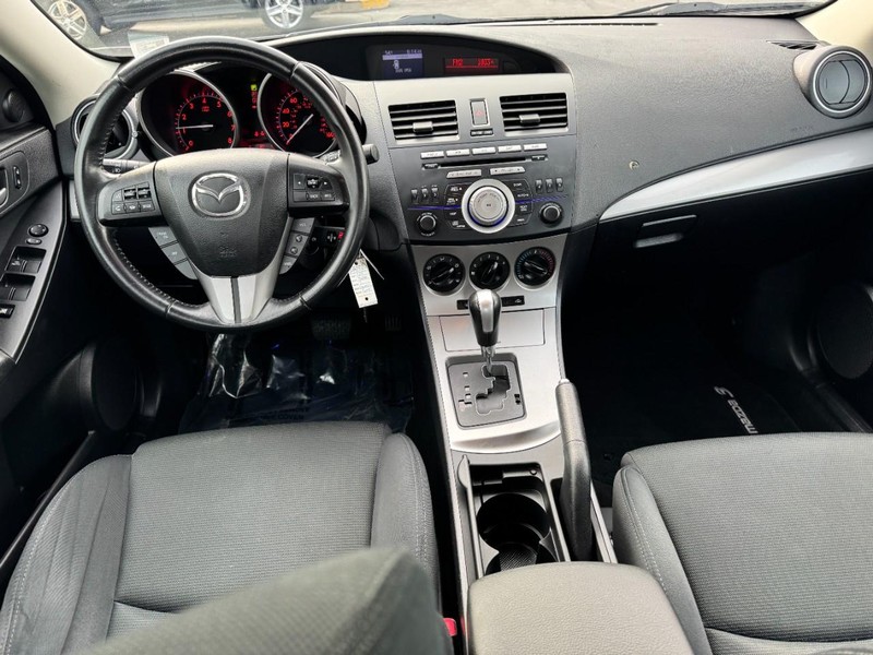 Mazda Mazda3 Sedan Vehicle Image 11