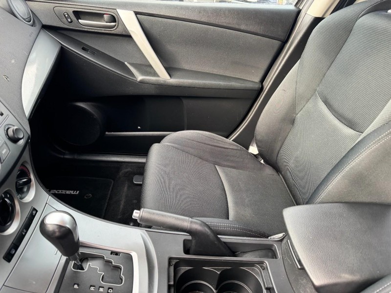 Mazda Mazda3 Sedan Vehicle Image 13