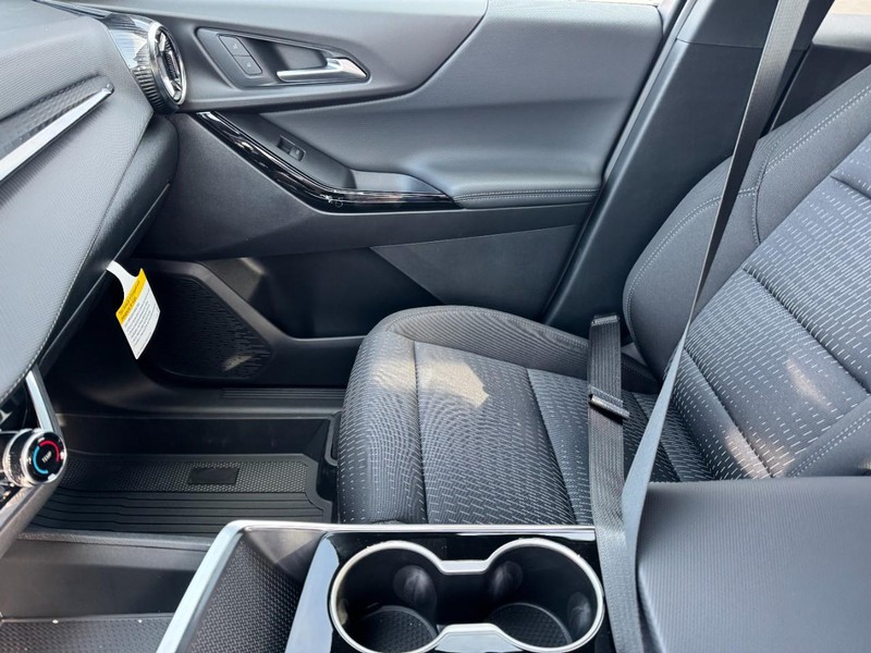 Chevrolet Equinox Vehicle Image 08