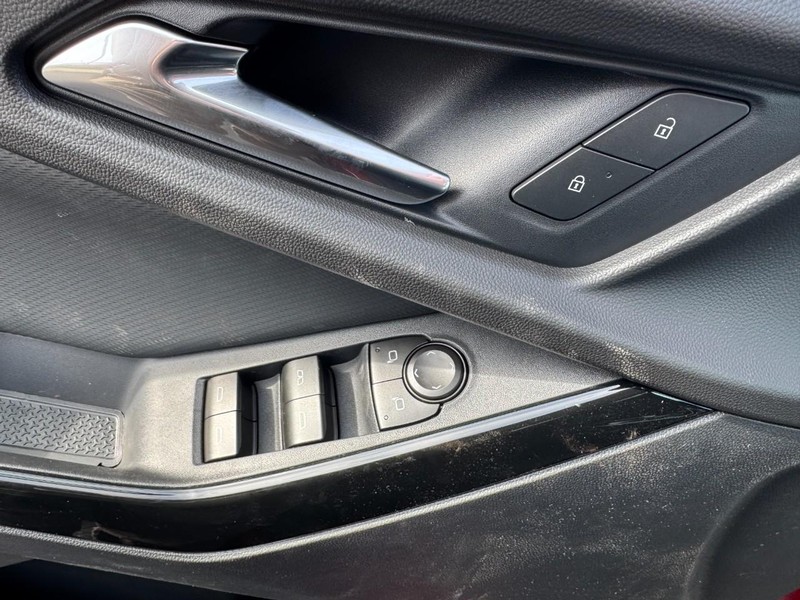 Chevrolet Equinox Vehicle Image 10