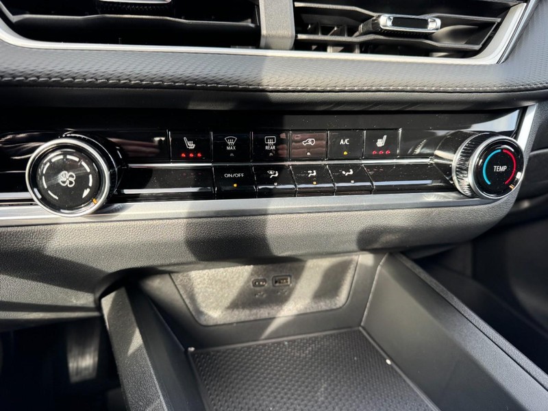 Chevrolet Equinox Vehicle Image 13