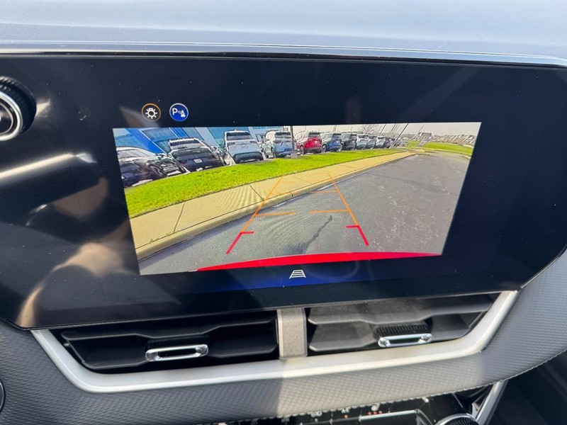 Chevrolet Equinox Vehicle Image 16