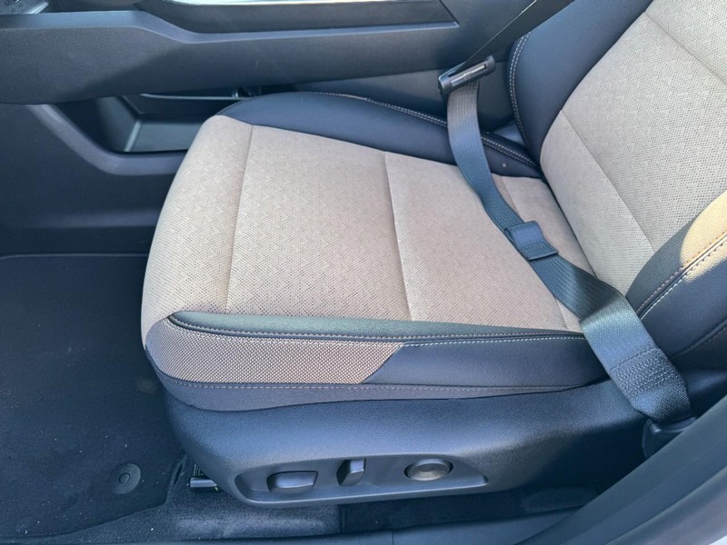 Chevrolet Equinox Vehicle Image 09