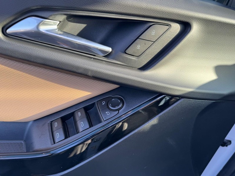 Chevrolet Equinox Vehicle Image 10