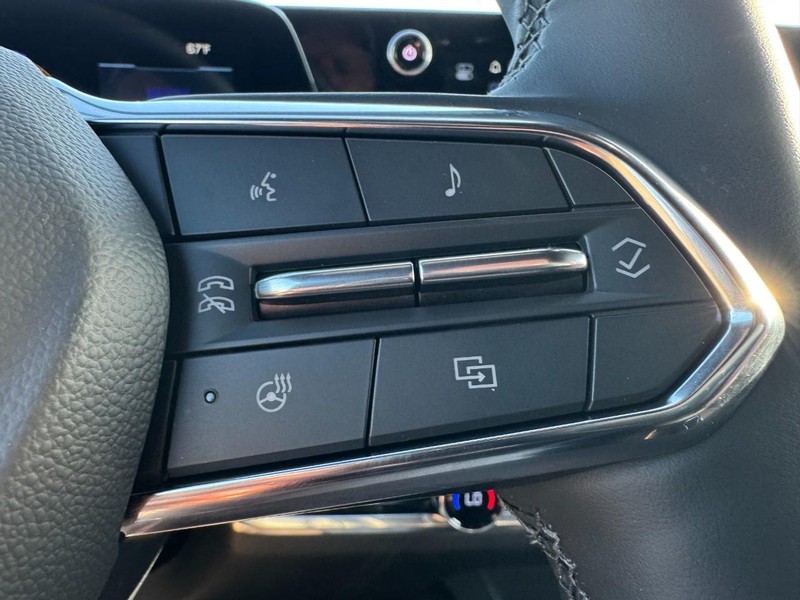 Chevrolet Equinox Vehicle Image 12