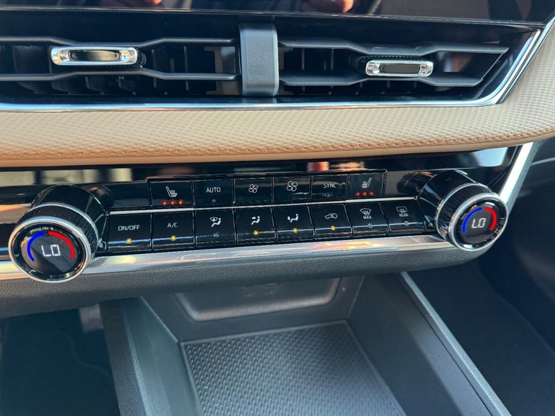 Chevrolet Equinox Vehicle Image 13