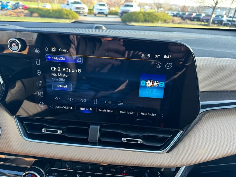 Chevrolet Equinox Vehicle Image 14