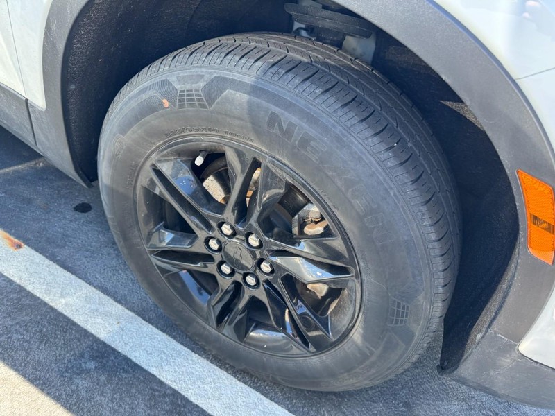 Chevrolet Blazer Vehicle Image 05