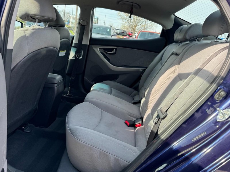 Hyundai Elantra Vehicle Image 10