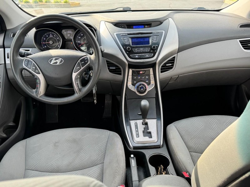 Hyundai Elantra Vehicle Image 11