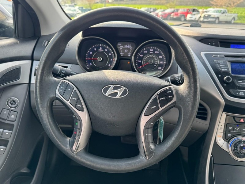 Hyundai Elantra Vehicle Image 12