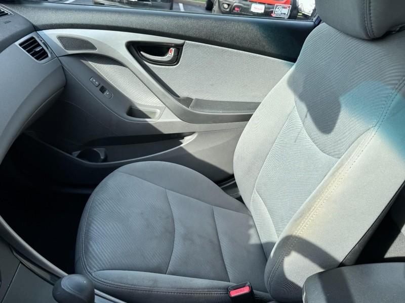 Hyundai Elantra Vehicle Image 13