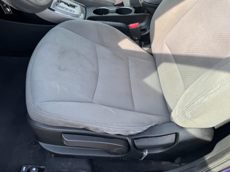 Hyundai Elantra Vehicle Image 14