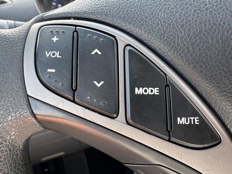 Hyundai Elantra Vehicle Image 16